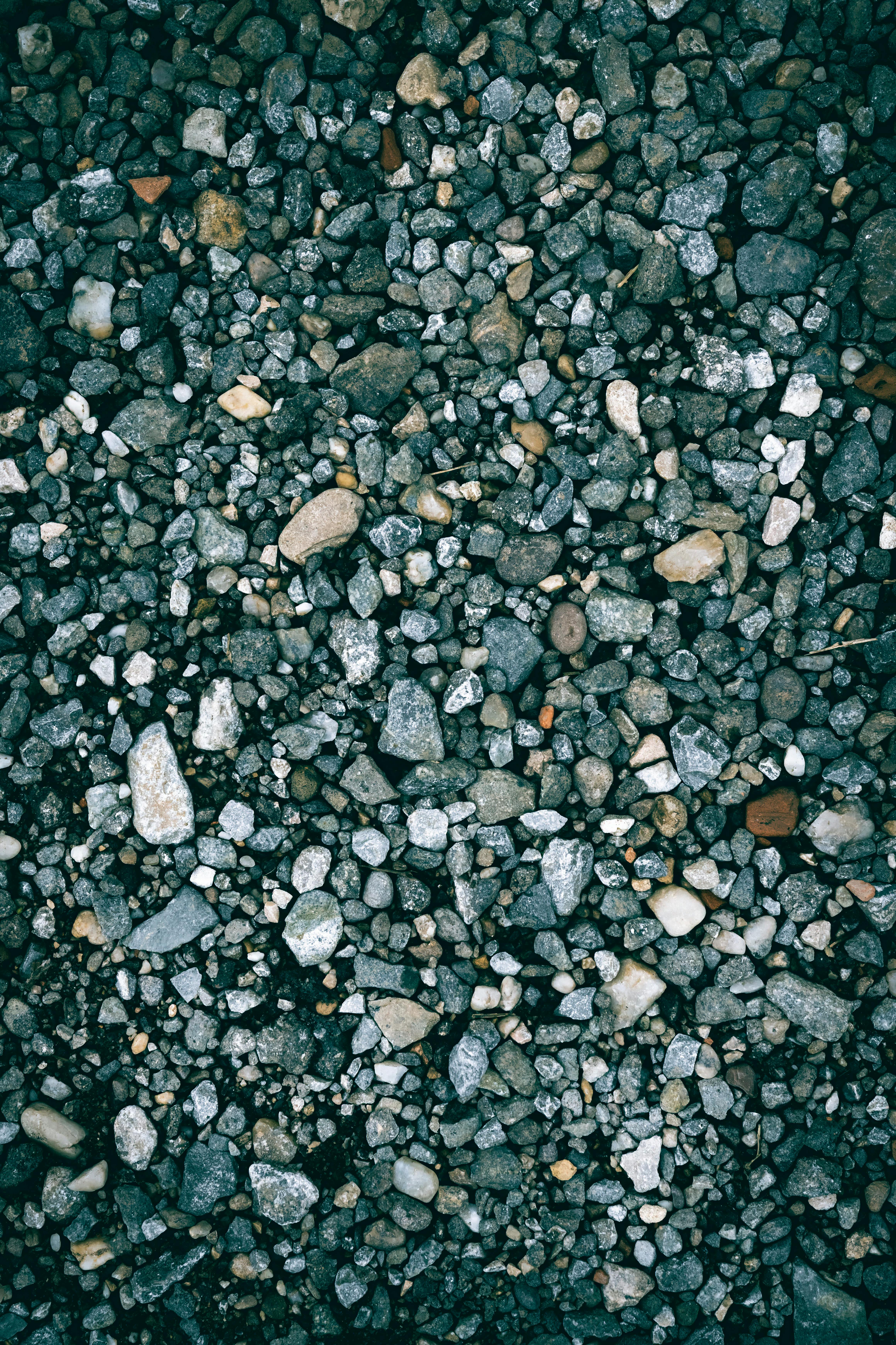 Kies und Sand als Schüttgut auf der Baustelle