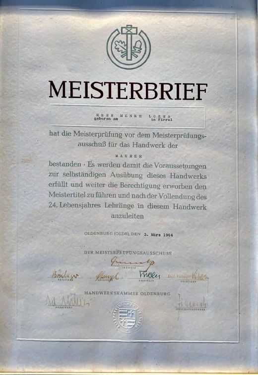 Meisterbrief von 1964 für das Maurerhandwerk, ausgestellt von der Handwerkskammer Oldenburg